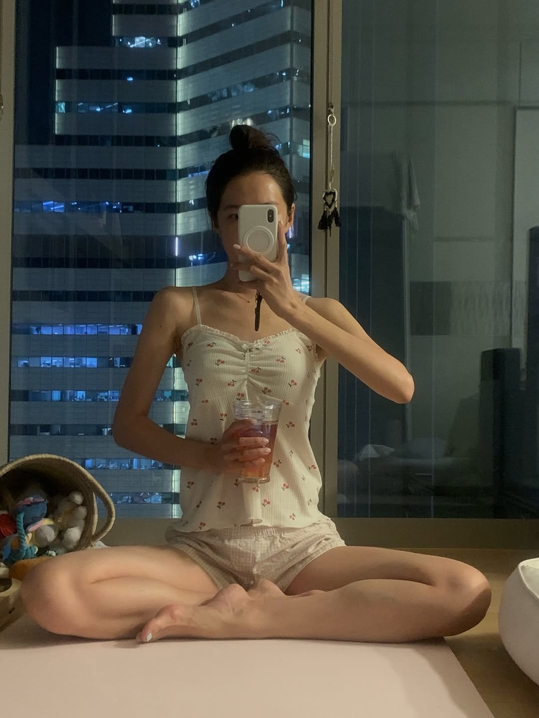 Photo by 매그니유/ 규리 Wellness Gyuri on February 17, 2026. May be an image of sleepwear, phone, slip, bath robe, chemise and text.