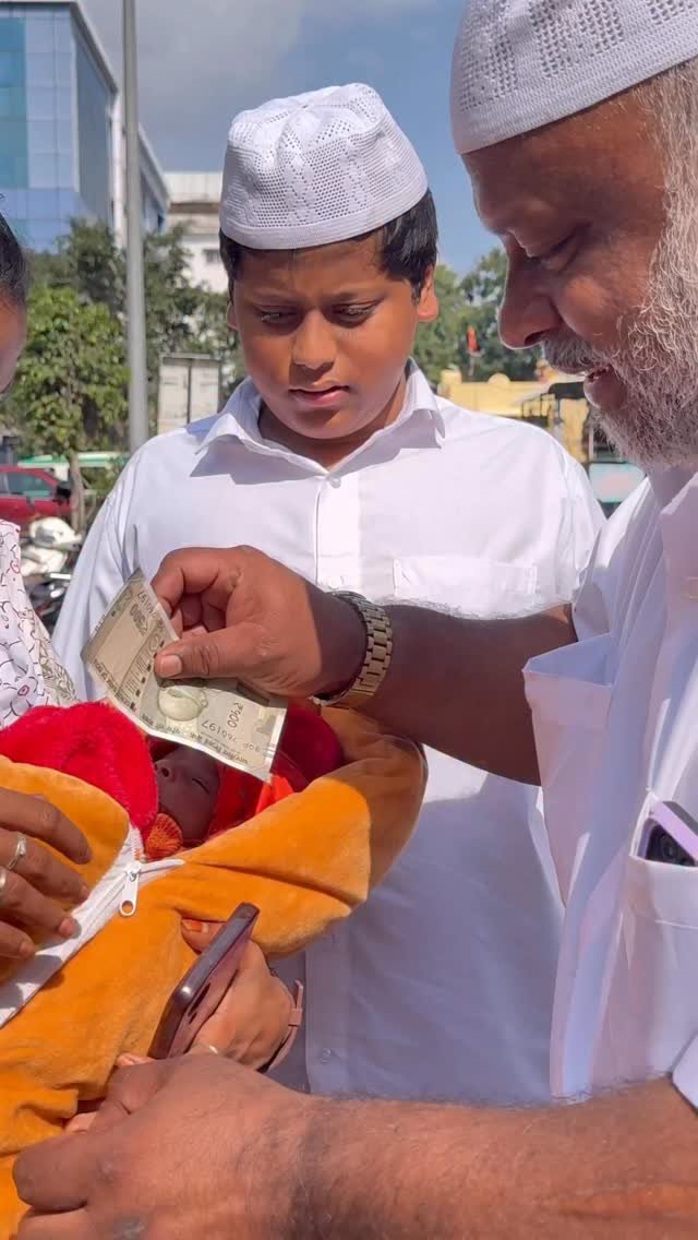 mahmood.quraishii 게시물 이미지: Spreading happiness😭 #humanity #instagood #fyp...