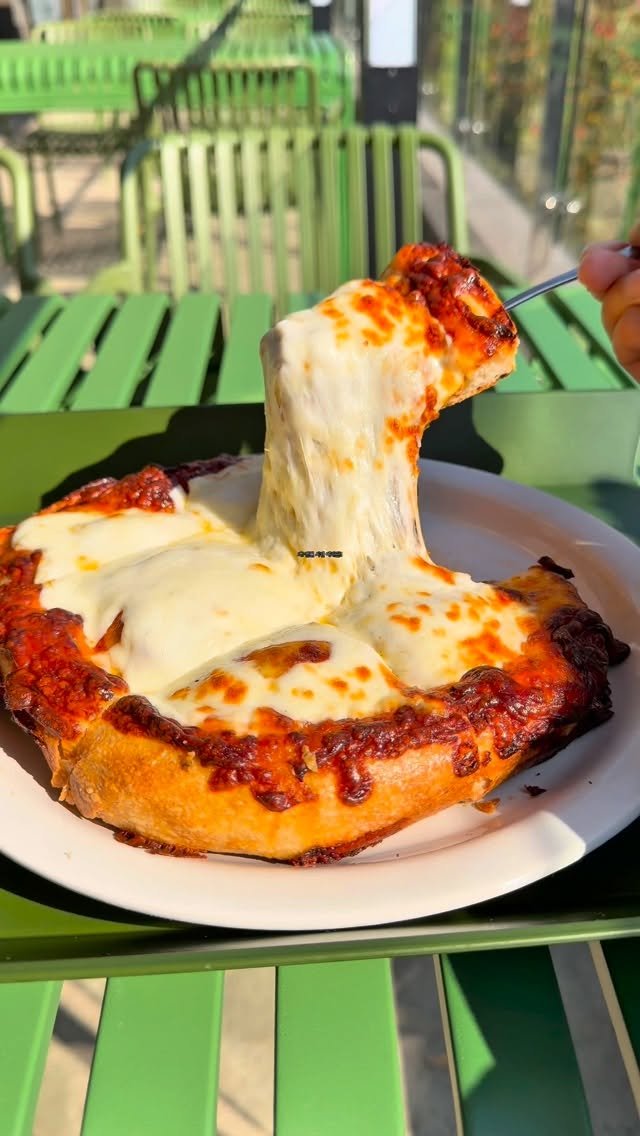 mahtgaek_ 게시물 이미지: 송도 빵지순례 필수코스 200평 규모 확장 이전 ㄷㄷ

매콤미트피자와 치아바타가...