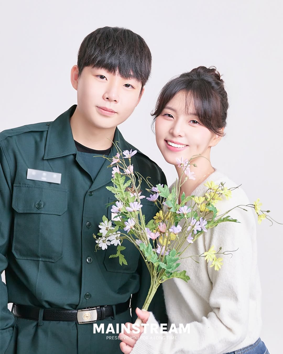 Photo by 메인스트림 스튜디오 | 부산셀프사진관 | 서울셀프사진관 | 광안리셀프사진관 | 홍대셀프사진관 on January 10, 2026. May be an image of military uniform and text.