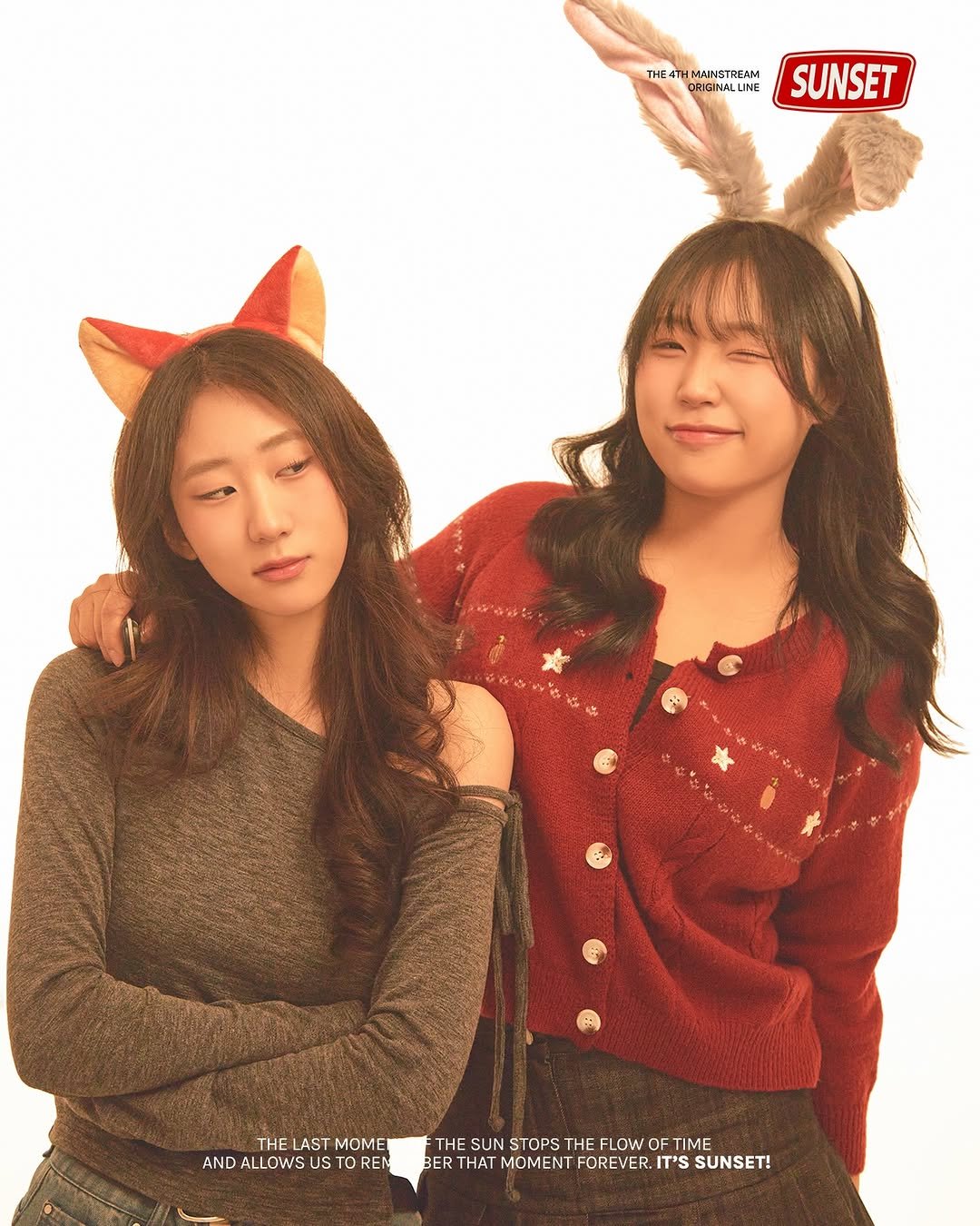 Photo by 메인스트림 스튜디오 | 부산셀프사진관 | 서울셀프사진관 | 광안리셀프사진관 | 홍대셀프사진관 on February 19, 2026. May be an image of one or more people, hair, poster, sweater and text that says 'THE4 HE4THMAINSTRE4M MANSTRE4 ORIGINALUNE TSUNSET UNE SUNSET THE AST MOME AND ALLOWSU ANDALLOWSUSTOREM US REM THE SUN STOPS THE THESUNSTOPSTHEFLOWOFTIME OW OF TIME BER THAT ENT FOREVER. IT'S SUNSET!'.