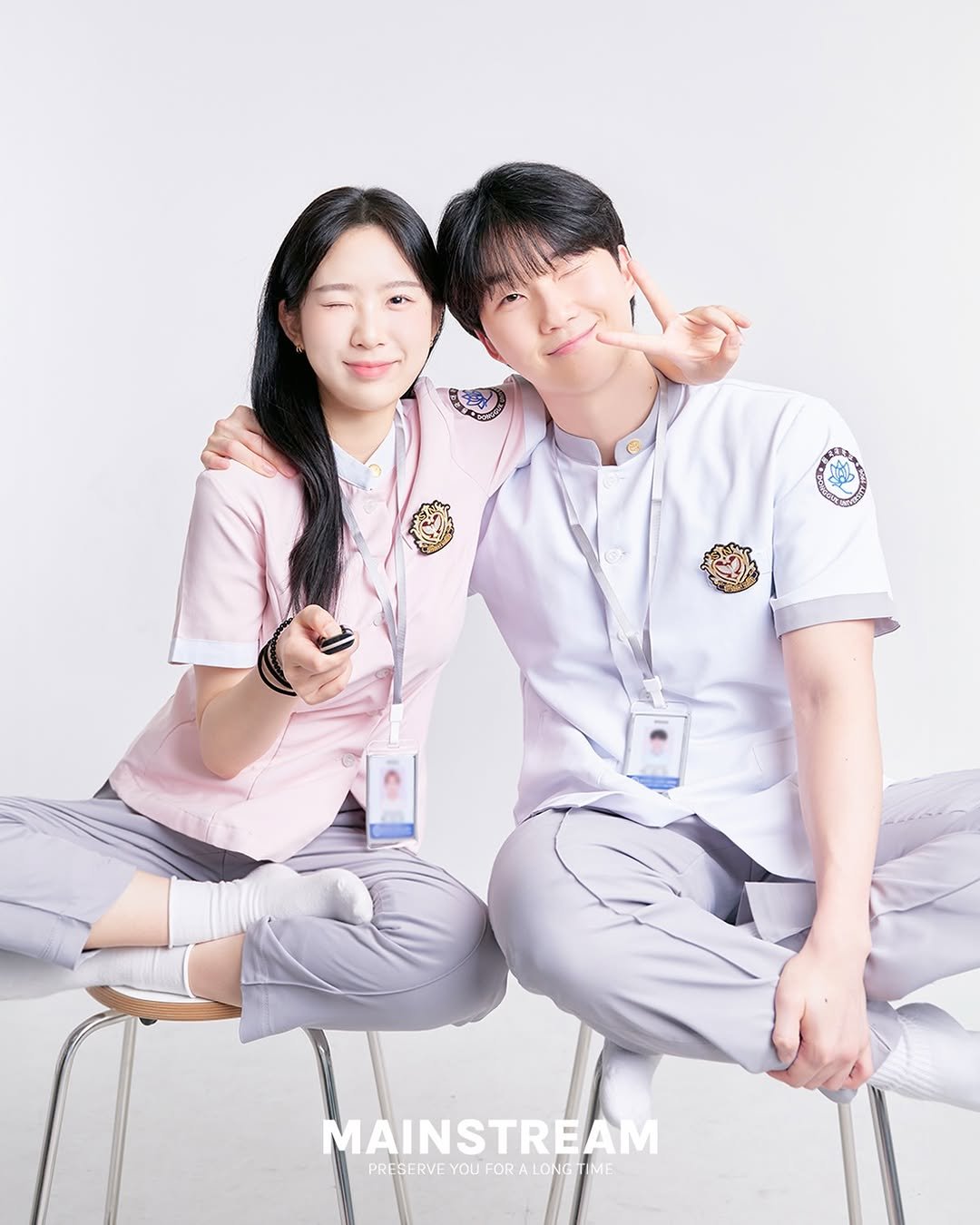 Photo by 메인스트림 스튜디오 | 부산셀프사진관 | 서울셀프사진관 | 광안리셀프사진관 | 홍대셀프사진관 on January 09, 2026. May be an image of one or more people and text that says 'MAINSTREAM PRESERVE YOU OUFORAL PRESERVEYOUFORALONGTIME TIME'.