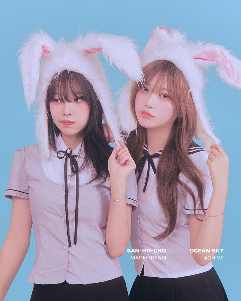 Photo by 메인스트림 스튜디오 | 부산셀프사진관 | 서울셀프사진관 | 광안리셀프사진관 | 홍대셀프사진관 on November 26, 2025. May be an image of costume and text that says 'SAN-HO-CHO MAINSTREAM MAINS OCEAN OCEANSKY SKY ACHIVE'.