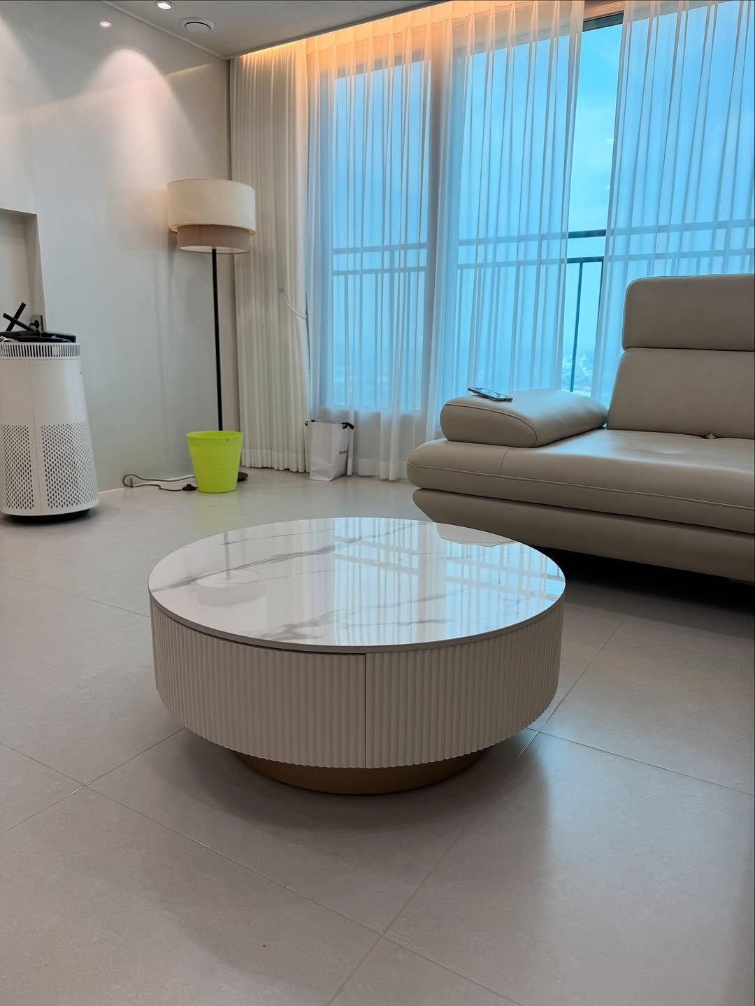 Photo shared by 메종비퍼니처 on August 03, 2025 tagging @maisonbfurniture. May be an image of table, sofa, indoors, living room and text.