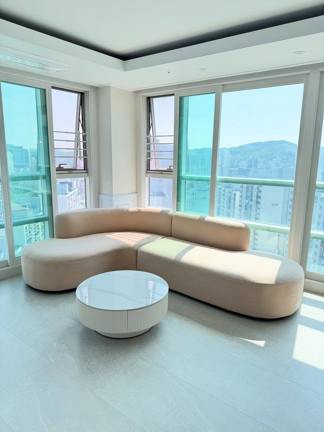maison_b_furniture 게시물 이미지: a slice

메종비퍼니처 작업의 한조각

북유럽 곡선 라운지...