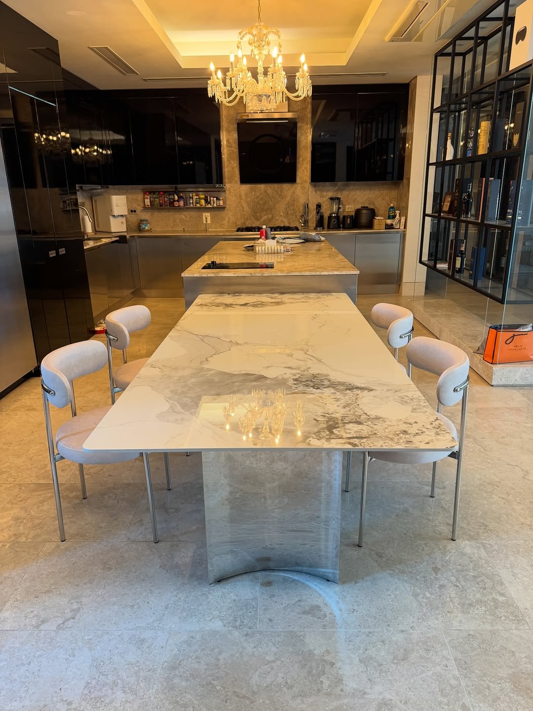 maison_b_furniture 게시물 이미지: a slice

메종비퍼니처 작업의 한조각

모던 디자인 럭셔리...
