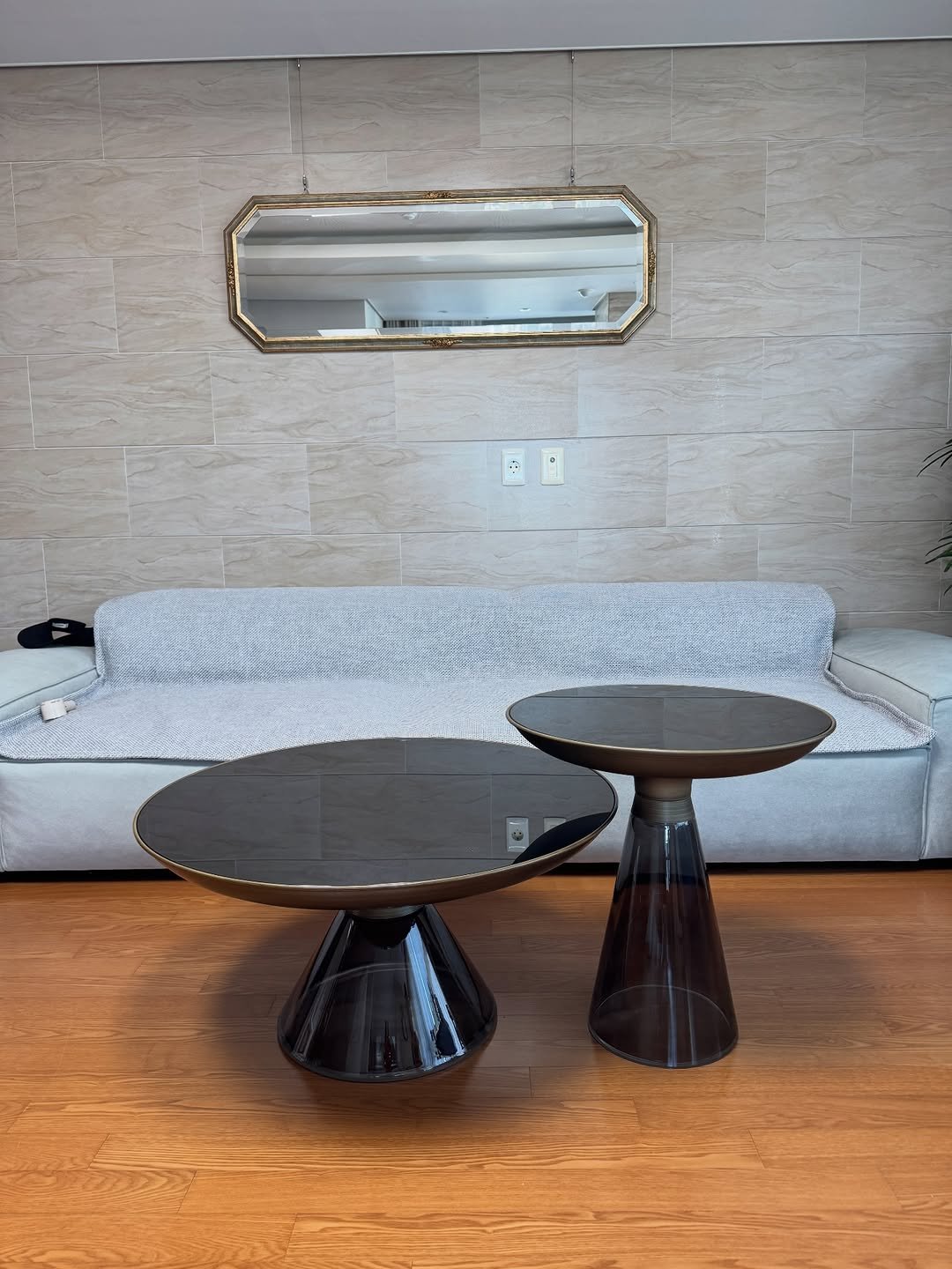 maison_b_furniture 게시물 이미지: a slice

메종비퍼니처 작업의 한조각

북유럽 글라스...
