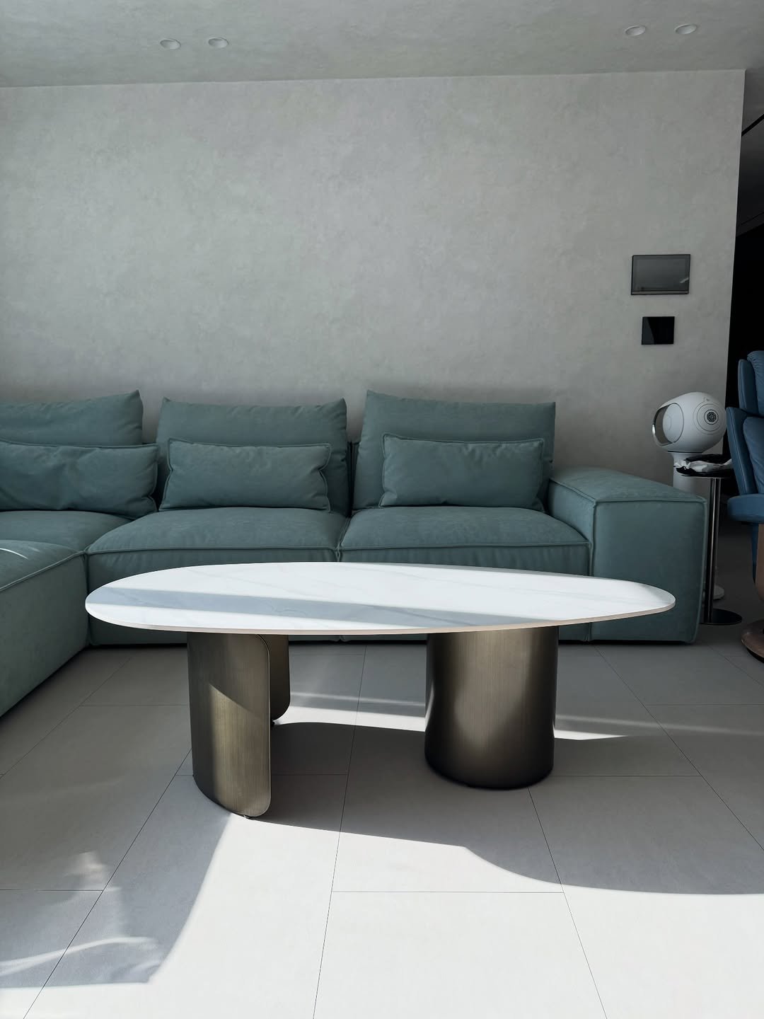 Photo shared by 메종비퍼니처 on February 01, 2026 tagging @maisonbfurniture. May be an image of table, sofa, chaise lounge, dining table, indoors, outdoors and text.