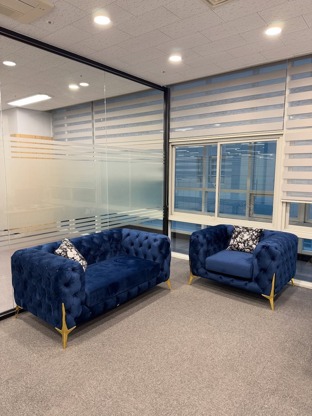 Photo shared by 메종비퍼니처 on December 30, 2025 tagging @maisonbfurniture. May be an image of lighting, sofa, armchair, indoors, sliding door, office and text.