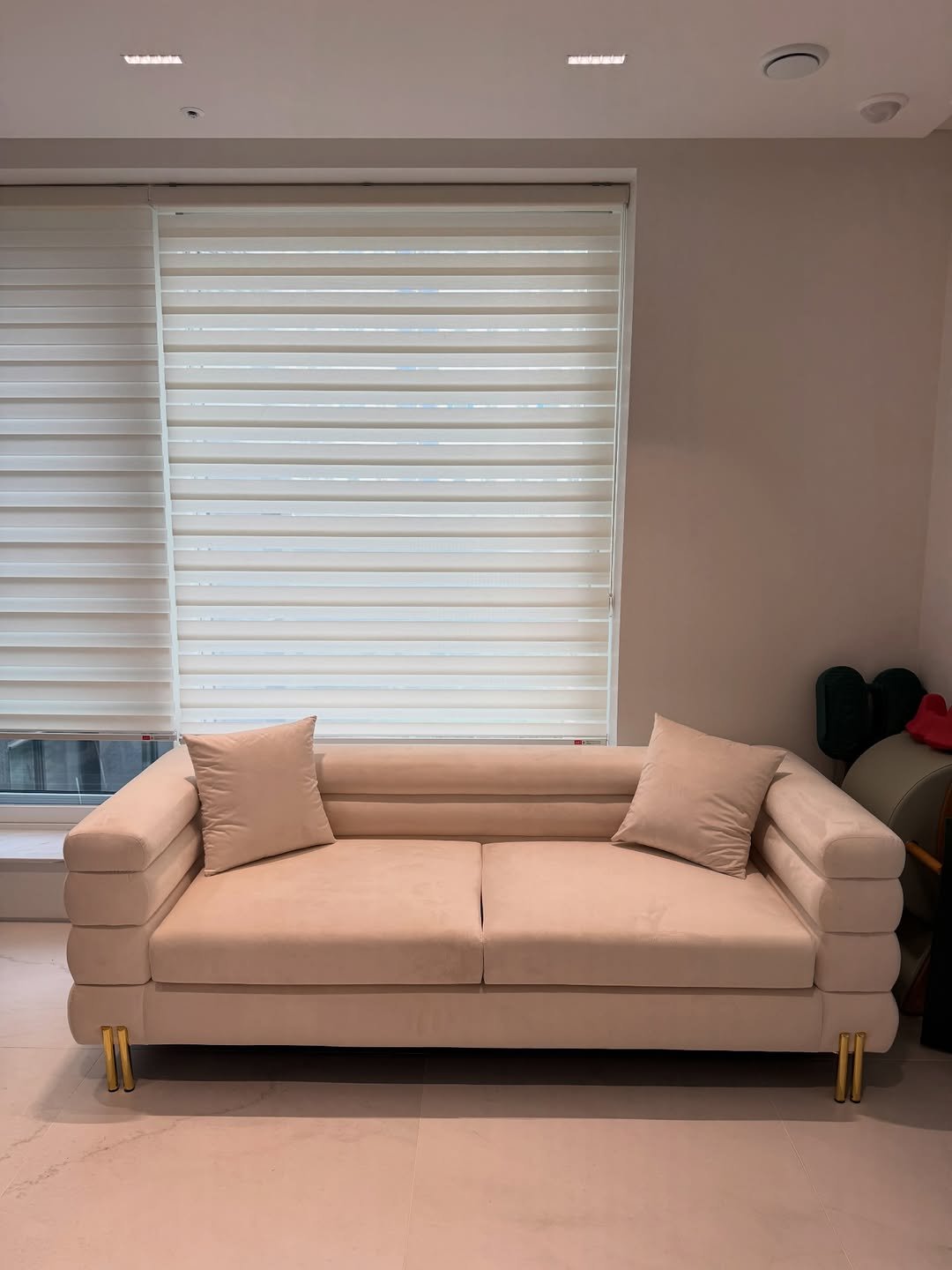 maisonbfurniture 게시물 이미지: a slice

메종비퍼니처 작업의 한조각

모던 디자인 벨벳...