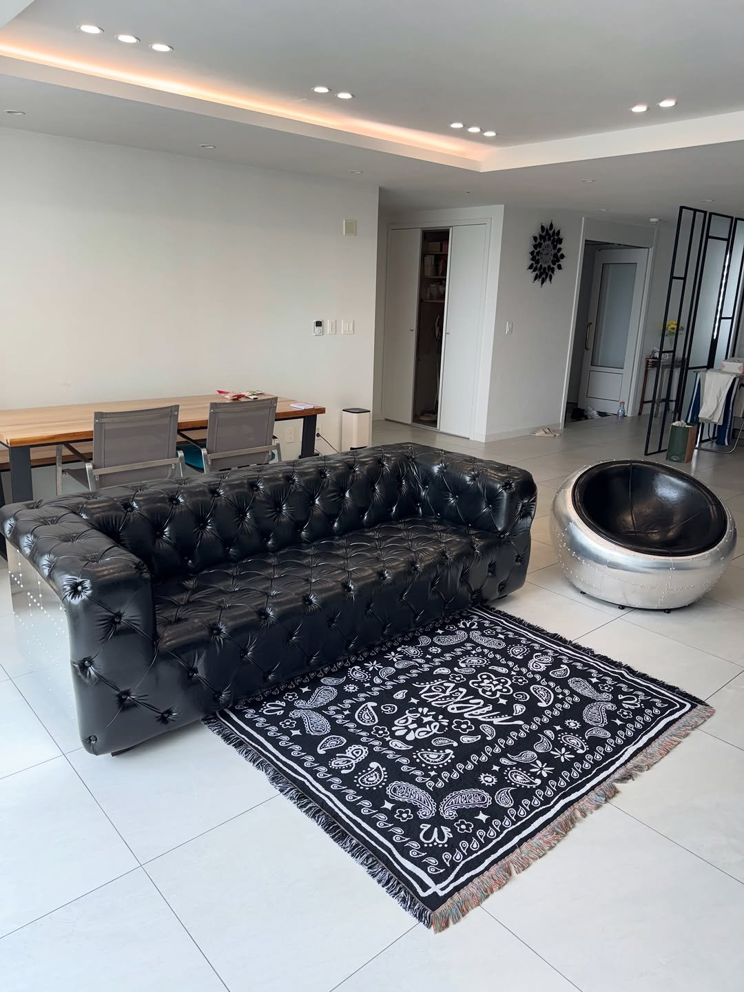 maisonbfurniture 게시물 이미지: a slice

메종비퍼니처 작업의 한조각

체스터필드 소파
-
모던한
분위기에...