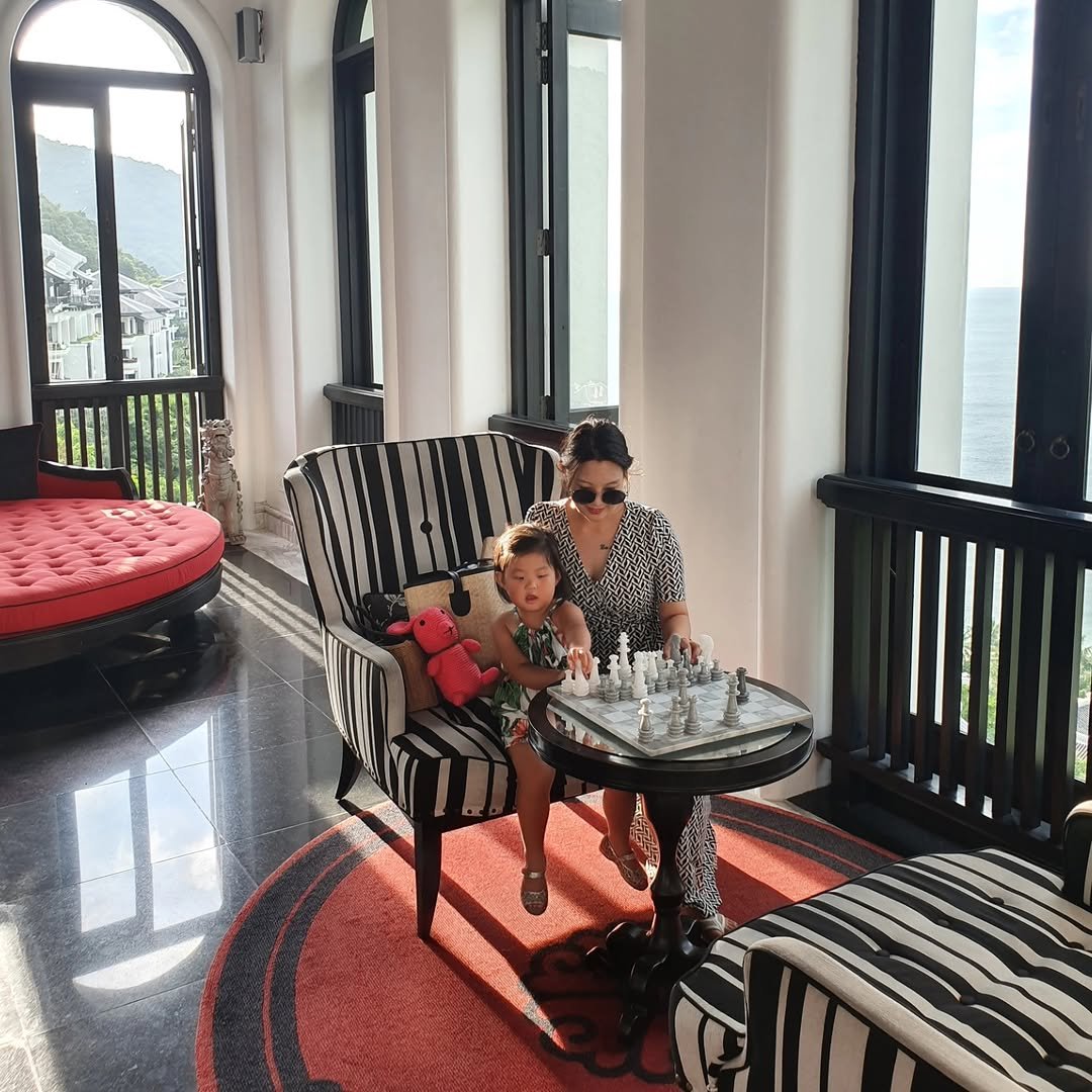 maisonde_mommy 게시물 이미지: 사진첩 정리하다가
5년 전 가족 여행 사진 발견

진짜 애기들이였네🩷

#가족여행
