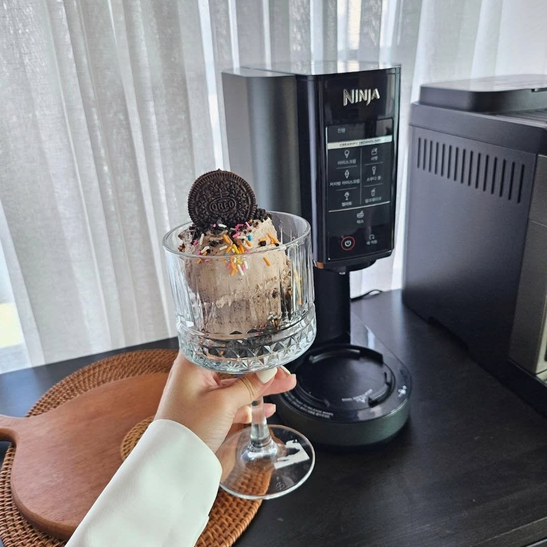 maisonde_mommy 게시물 이미지: ⠀
요즘 우리 집은 아이스크림 가게🍧⠀
⠀
⠀
요거트파우더랑 우유만 얼려두면...