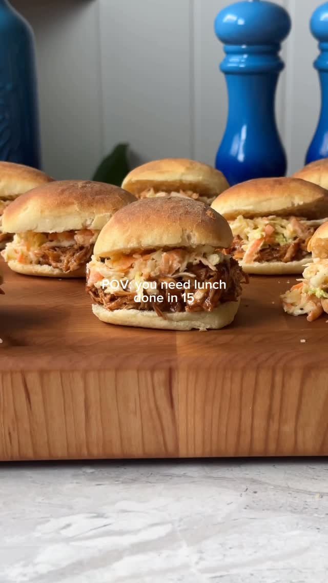 majasrecipes 게시물 이미지: BBQ pulled chicken sliders on Sister...