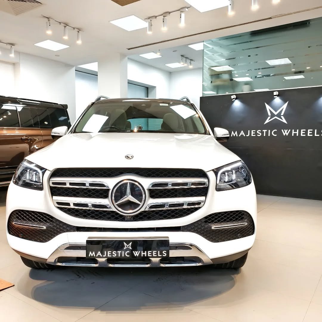 Photo by 𝑴𝒂𝒋𝒆𝒔𝒕𝒊𝒄 𝑾𝒉𝒆𝒆𝒍𝒔 ® on November 20, 2025. May be an image of wheel, sedan, minivan and text that says '11 - MAJESTIC MAJESTICWHEEL WHEEL ม MAJESTIC MAJESTICWHEELS WHEELS —'.