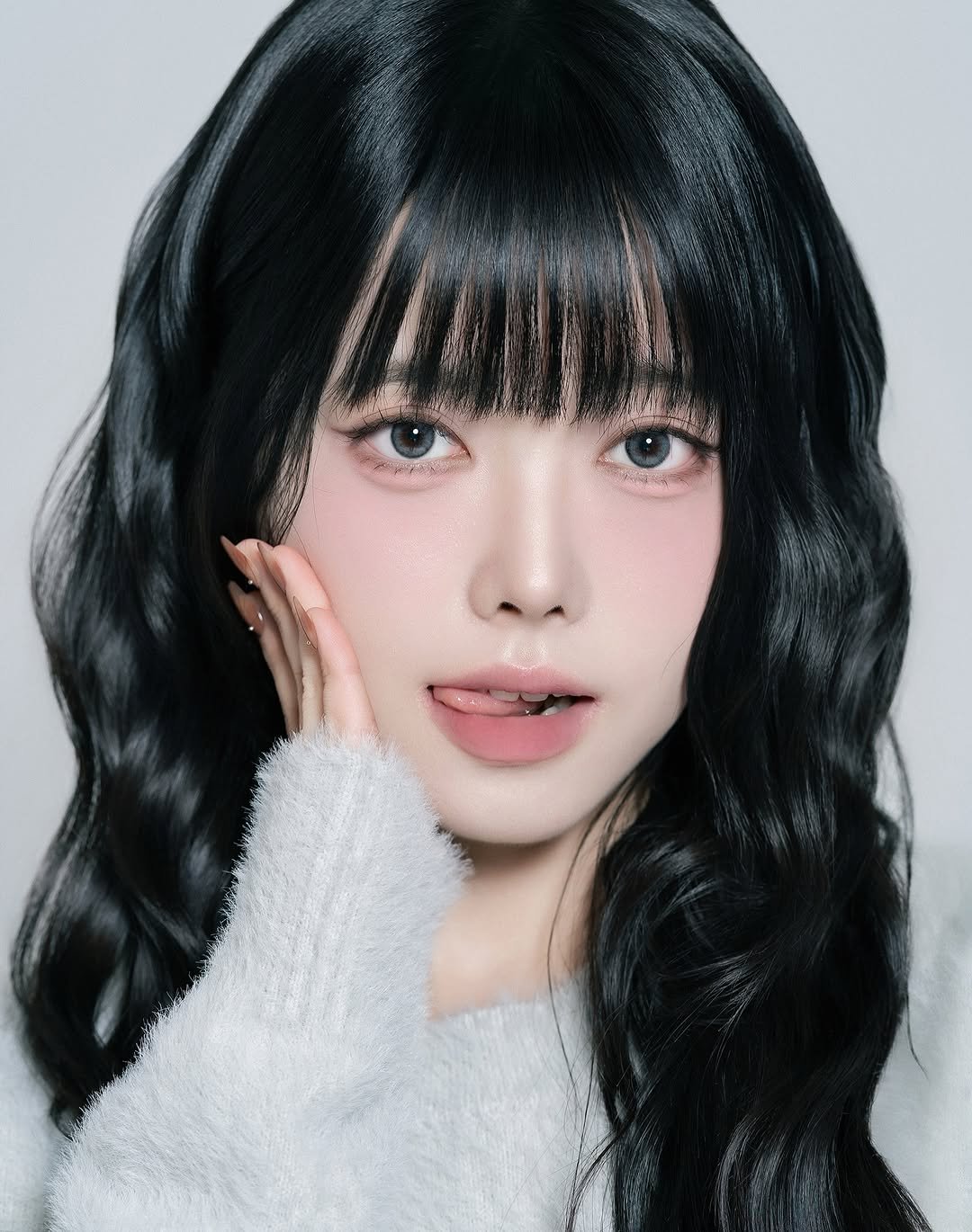 Photo shared by 챠이 chai 청담 배선영 대표 on November 17, 2025 tagging @yonghoon_photo. May be a closeup of one or more people, hair, makeup and text.