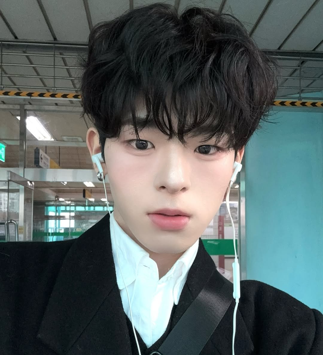 Photo by 챠이 chai 청담 배선영 대표 in 청담동. May be an image of one or more people, hair and text.