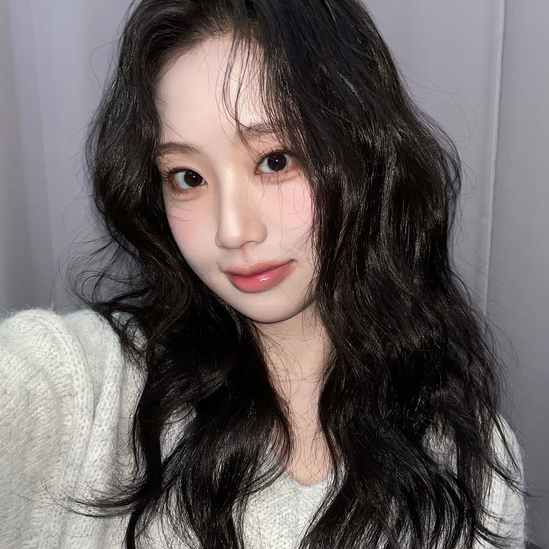 Photo by 챠이 chai 청담 배선영 대표 in 청담동 with @chai_hairmakeup. May be an image of one or more people, hair and text.