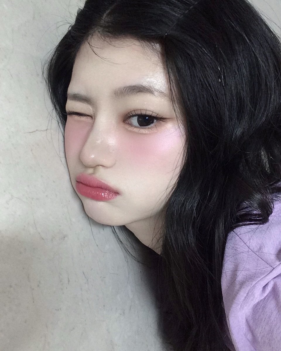 Photo shared by 챠이 chai 청담 배선영 대표 on February 13, 2025 tagging @deardahlia_kr, and @about___tone_official.