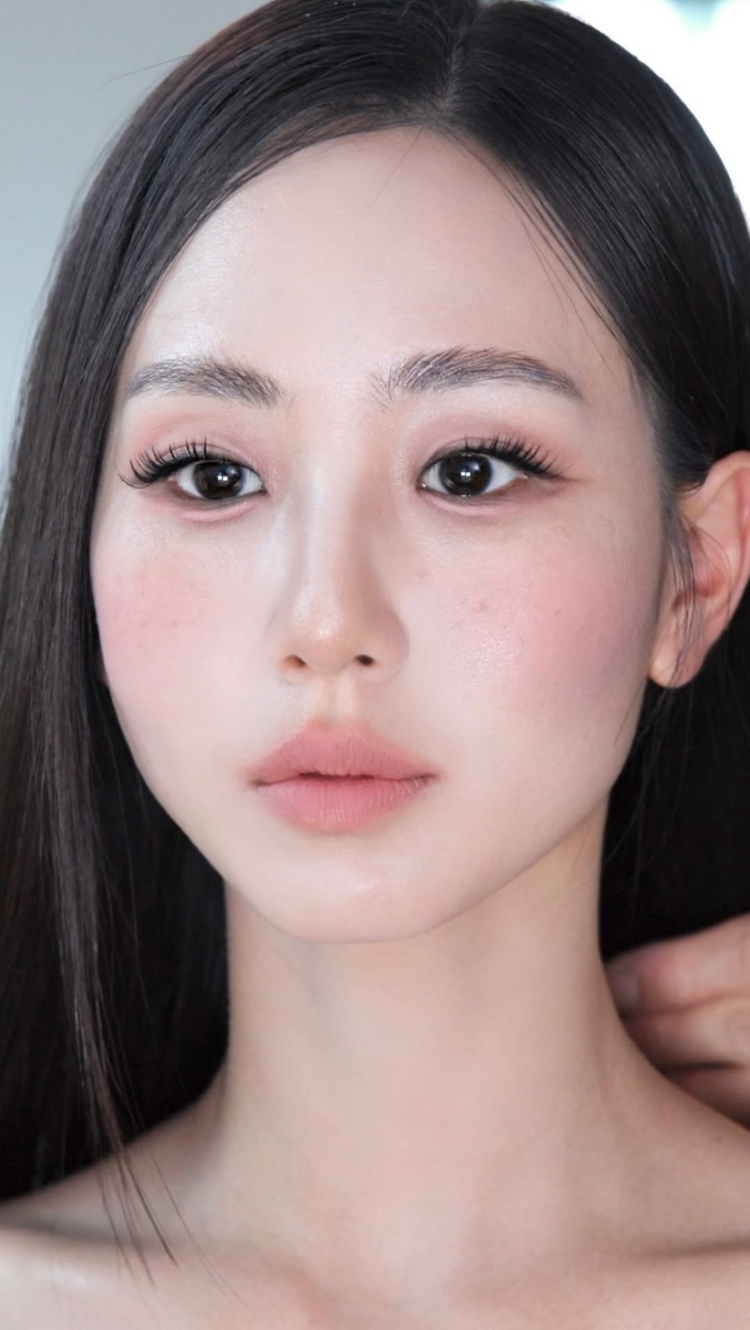 makeup_maker_ 게시물 이미지: 눈썹결과 속눈썹결이 잘 보이도록 강조하고 은은한 음영컬러로 아이홀을 만들면 고혹적인...