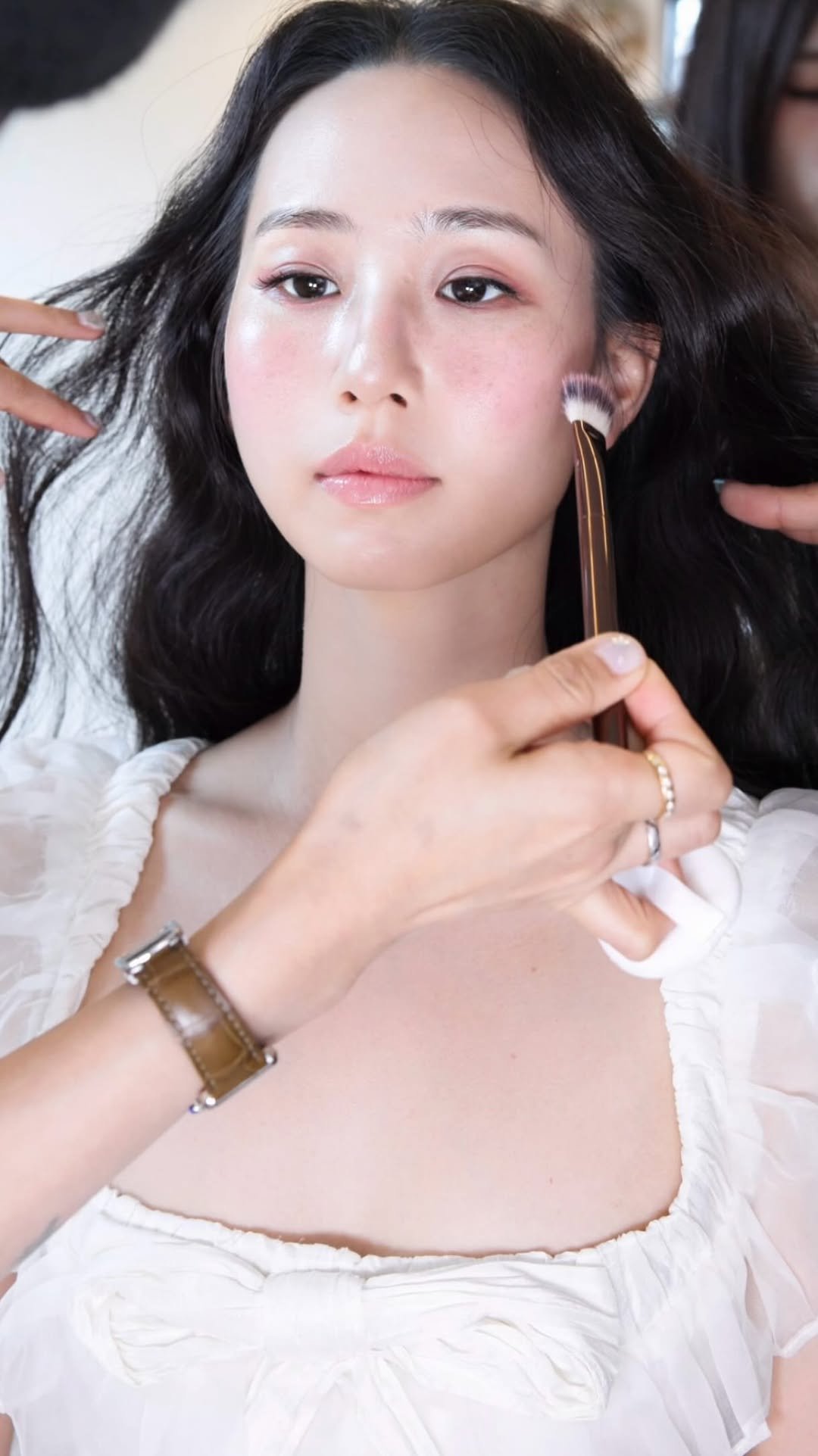 makeup_maker_ 게시물 이미지: 리퀴드하고 크리미한 텍스처로만 완성한 메이크업은 편안하고 럭셔리한 느낌을...