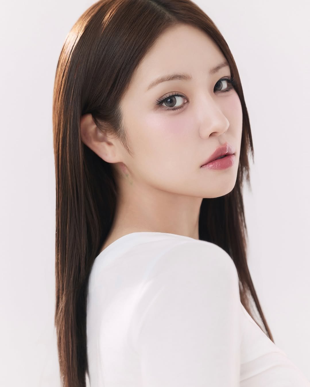 Photo shared by 🥇뷰티계의 트랜드세터 #상은언니 on February 09, 2026 tagging @frais_jhyeee. May be an image of one or more people, braids, makeup and text.