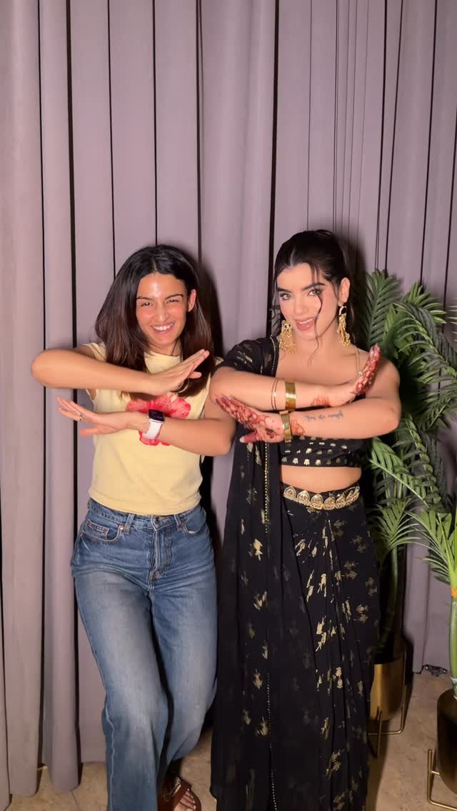 makeupbyavipreetbindra 게시물 이미지: 💕When clients want a dance video💕