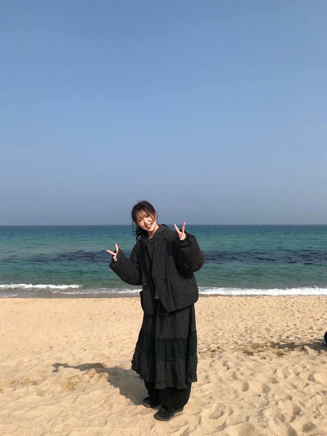 Photo by 말랑 on February 13, 2026. May be an image of ocean, beach, coast and text.