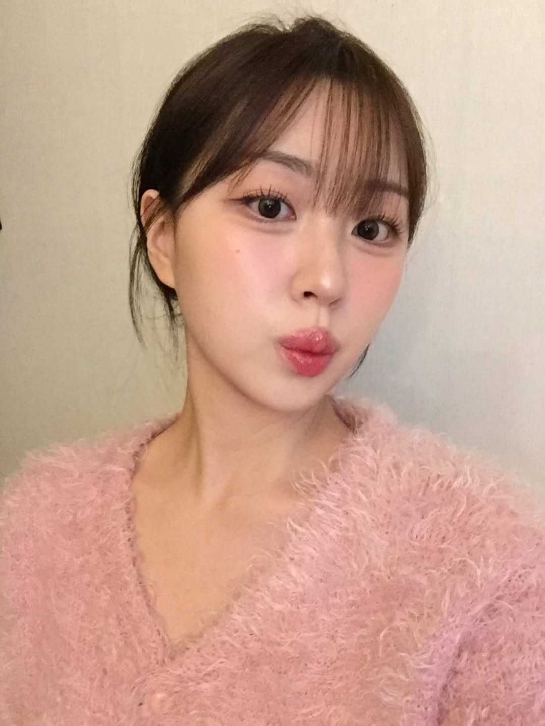 Photo by 말랑 on December 03, 2025. May be a selfie of one or more people, bangs, lipstick, makeup, turtleneck and text.