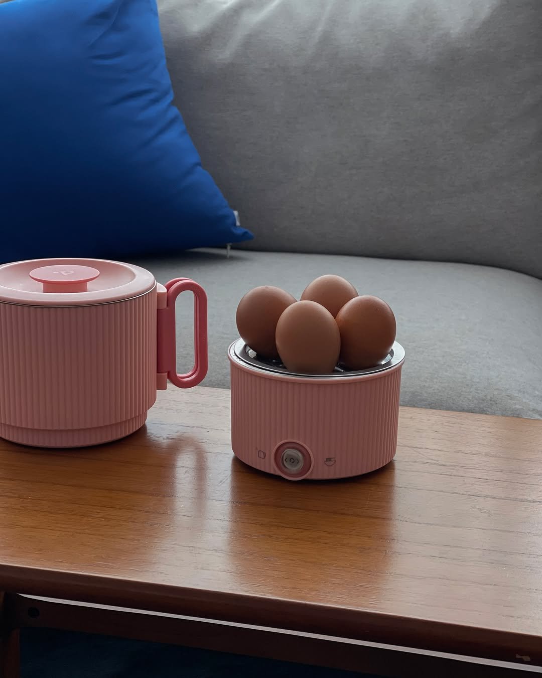 Photo by 마마홈 | 𝐌𝐚𝐌𝐚 𝐡𝐨𝐦𝐞 on December 15, 2025. May be an image of coffee cup, egg, measuring cups, canister, flower pot, Easter egg, teacup and text.