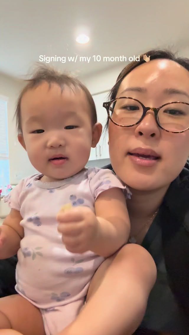 mamaaa_g 게시물 이미지: A little morning signing session with Emmy...