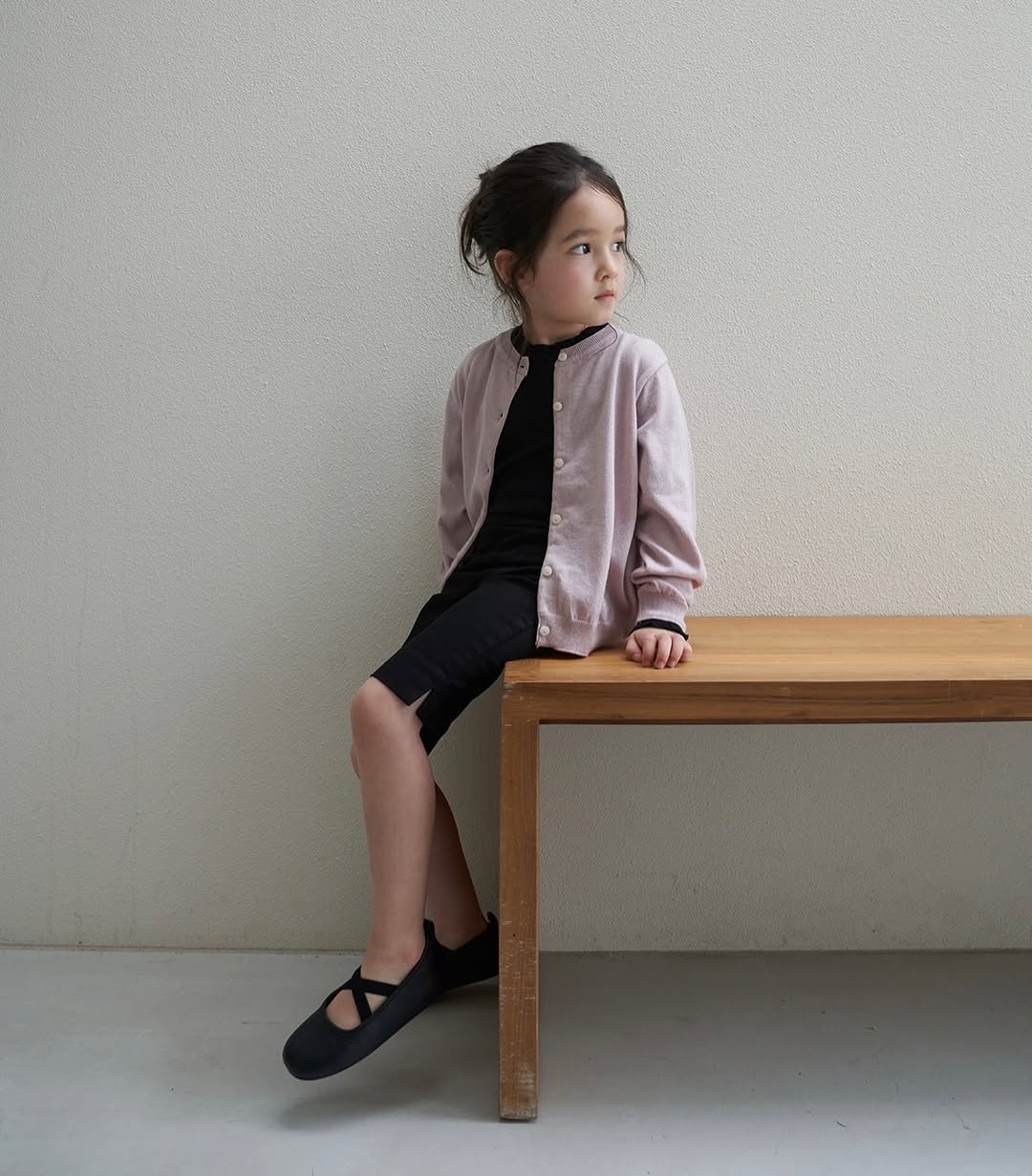Photo by 마망블랑 mamanblanc on February 23, 2026. May be an image of child, shoes, cardigan, outerwear and text.