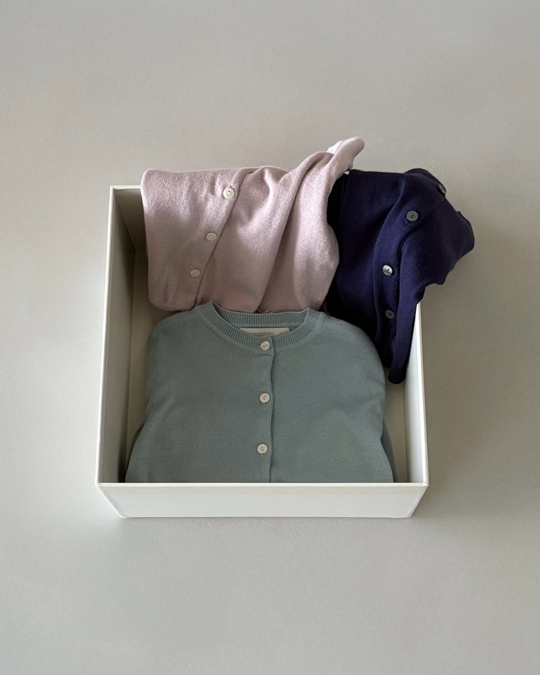 Photo by 마망블랑 mamanblanc on February 23, 2026. May be an image of clothes hanger, cardigan and text.