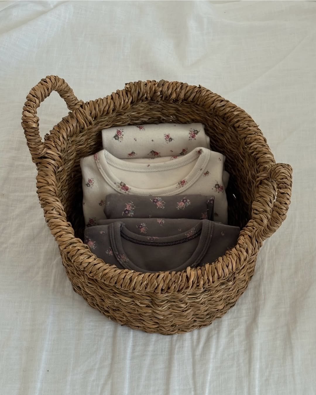 Photo by 마망블랑 mamanblanc on October 16, 2025. May be an image of basket and text.