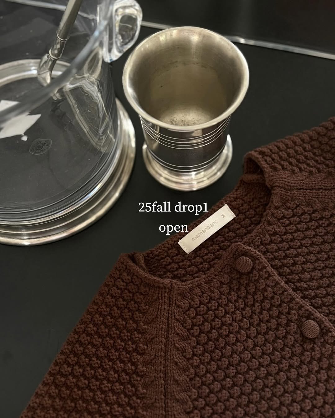Photo by 마망블랑 mamanblanc on September 04, 2025. May be an image of measuring cups, carafe, knit and text.