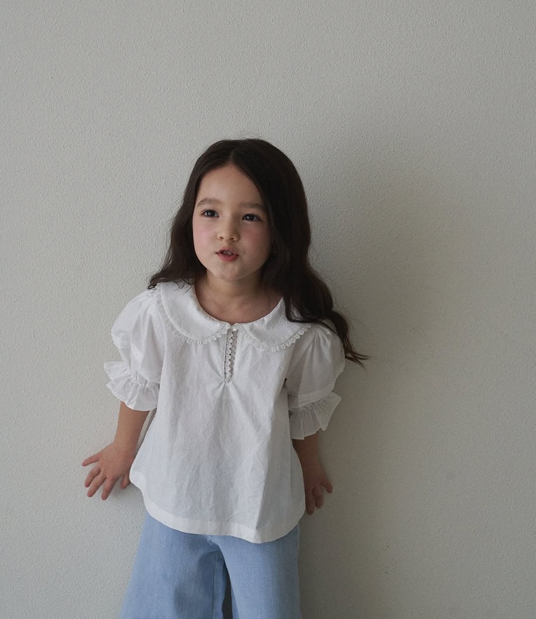 Photo by 마망블랑 mamanblanc on February 21, 2026. May be an image of child and text.