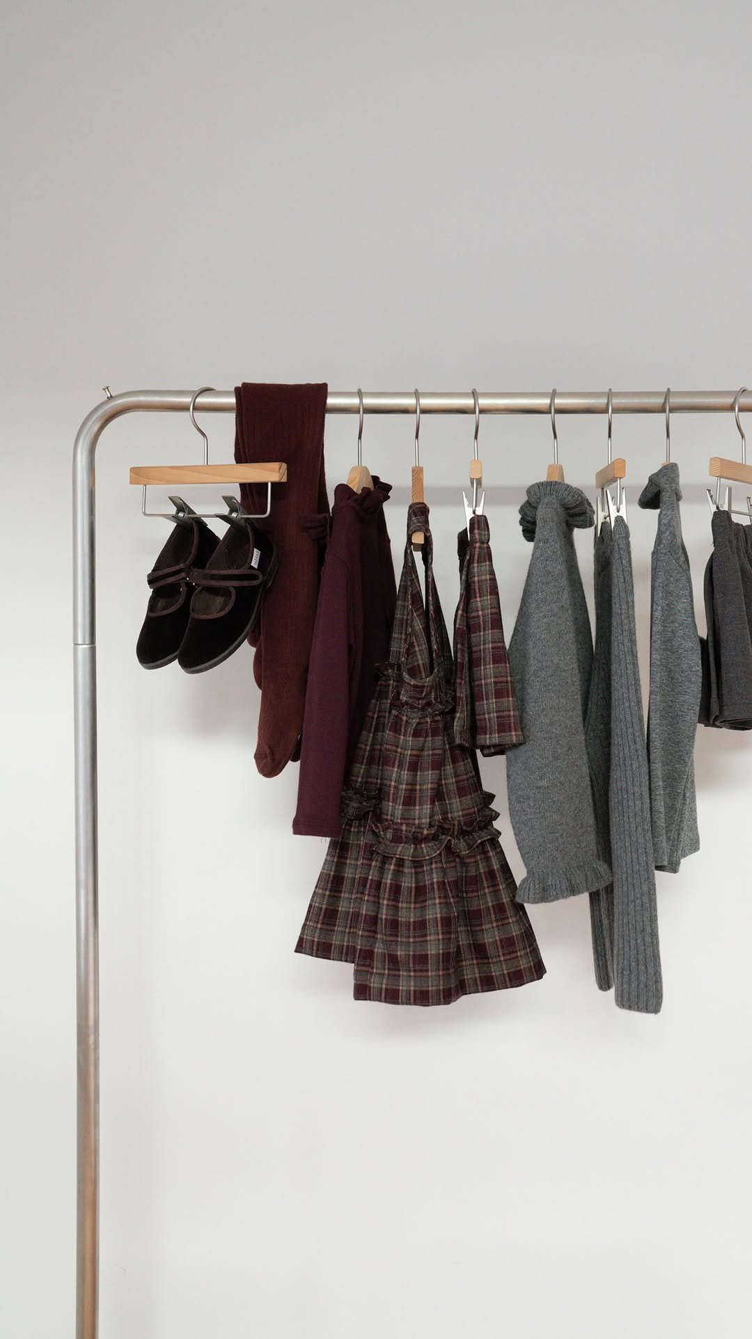 mamanblanc_official 게시물 이미지: 25FW 마지막 촬영 현장 스케치 📽️

25FW Drop4에서는 겨울 이너로...