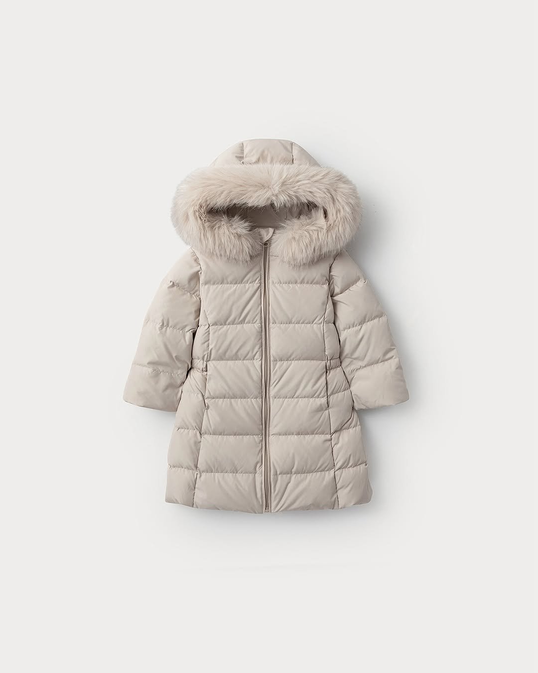 Photo by 마망블랑 mamanblanc on November 05, 2025. May be an image of duffle coat, goosedown coat, fur coat, jacket, parka, fleece, snowsuit and text.