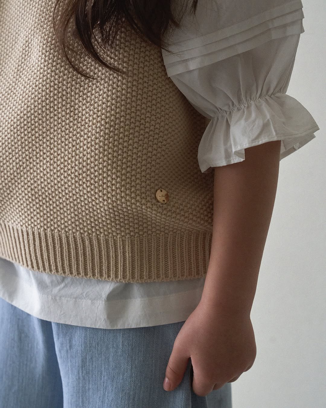 Photo by 마망블랑 mamanblanc on February 20, 2026. May be an image of cardigan and text.