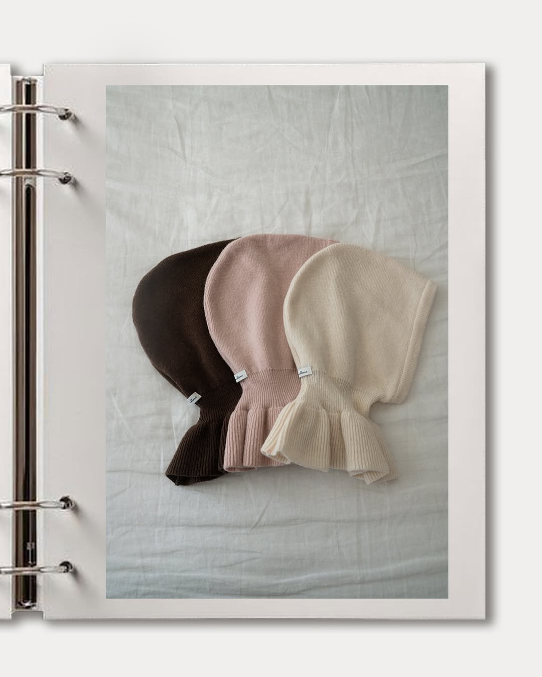 Photo by 마망블랑 mamanblanc on November 18, 2025. May be an image of wool, face mask and text.