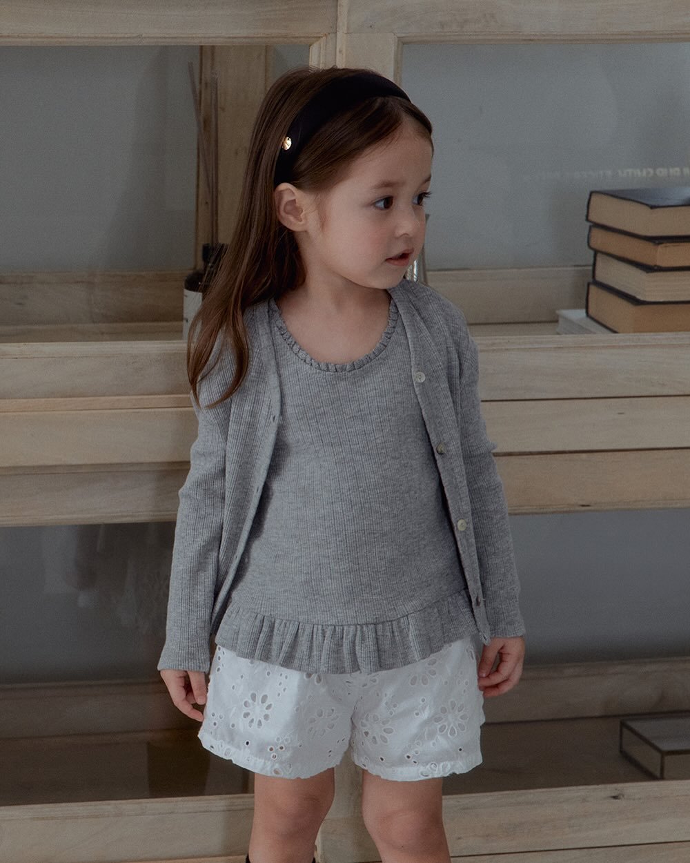 Photo by 마망블랑✨mamanblanc🌙 on May 01, 2025. May be an image of 1 person, child, sleepwear, cardigan, knit and text.