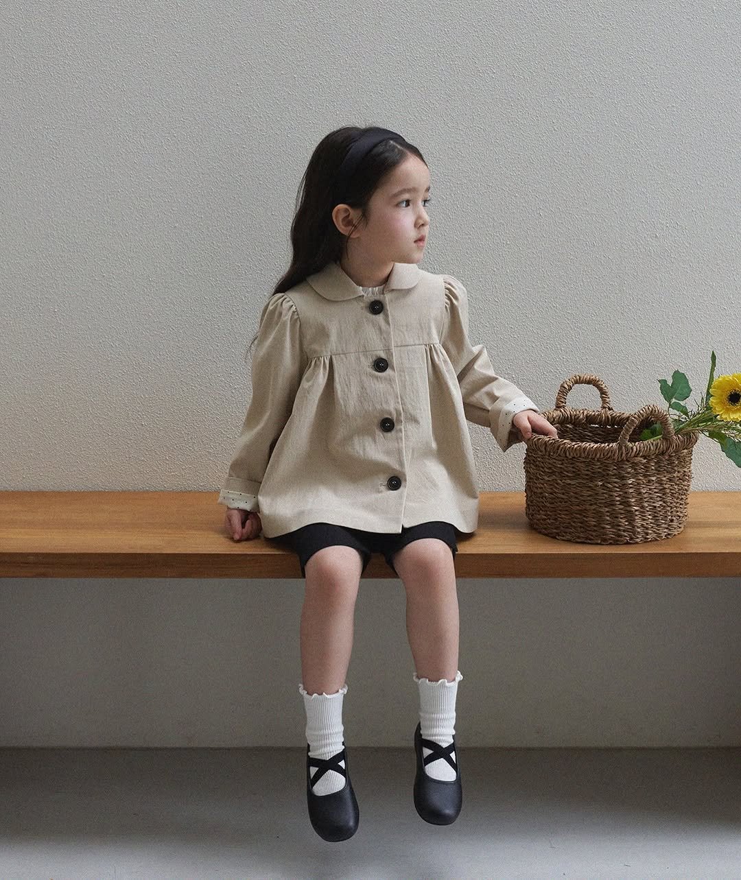 Photo by 마망블랑 mamanblanc on February 20, 2026. May be an image of child, duffle coat and text.