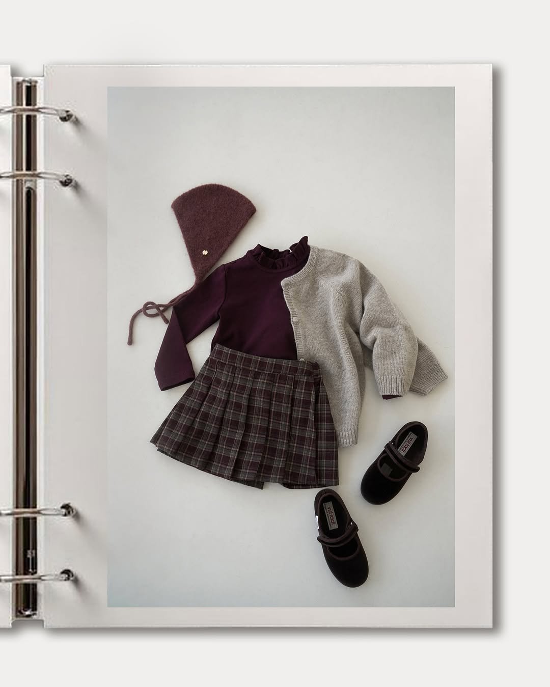 Photo by 마망블랑 mamanblanc on November 19, 2025. May be an image of turtleneck, miniskirt and text.