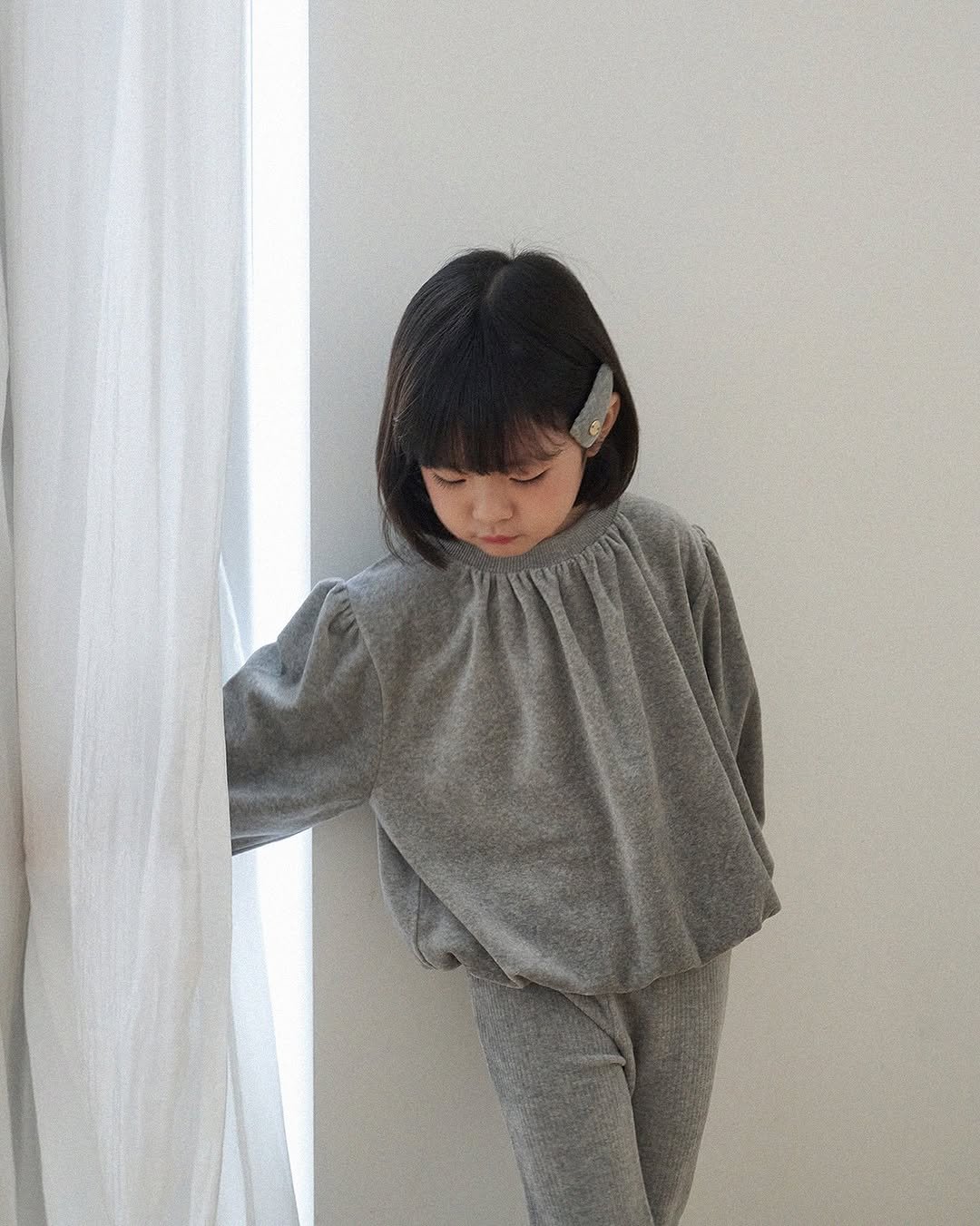 Photo by 마망블랑 mamanblanc on October 29, 2025. May be an image of sleepwear, sweatpants, sweatsuit and text.