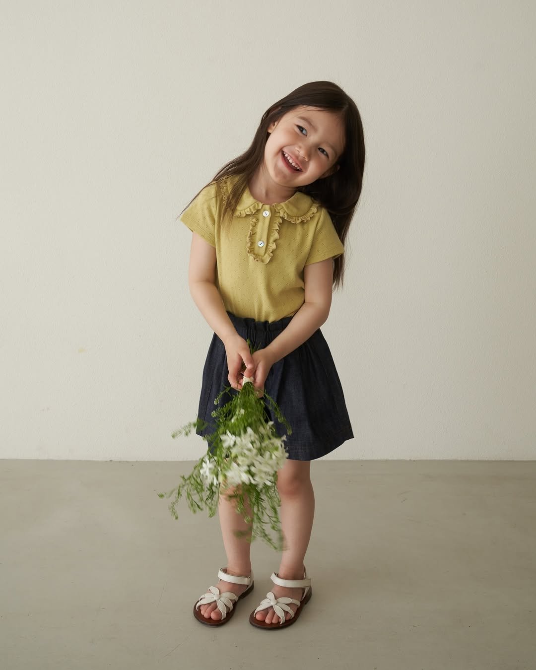 Photo by 마망블랑 mamanblanc on April 19, 2026. May be an image of baby, dress, sundress, prairie gentian and text.