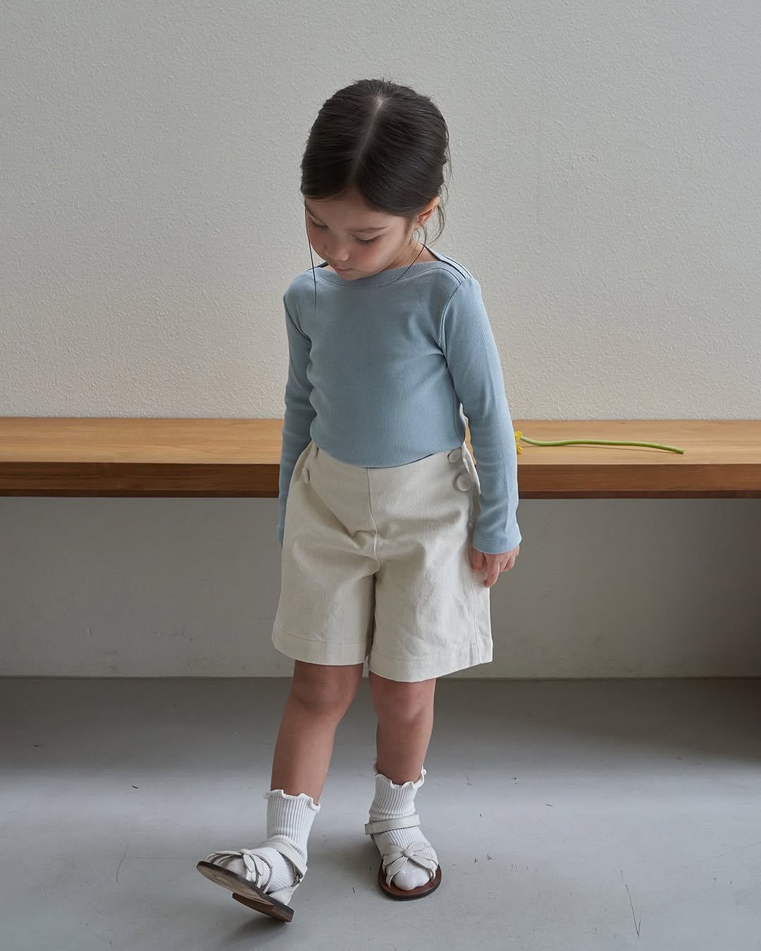 Photo by 마망블랑 mamanblanc on February 22, 2026. May be an image of child, sock, miniskirt, boots, shorts and text.