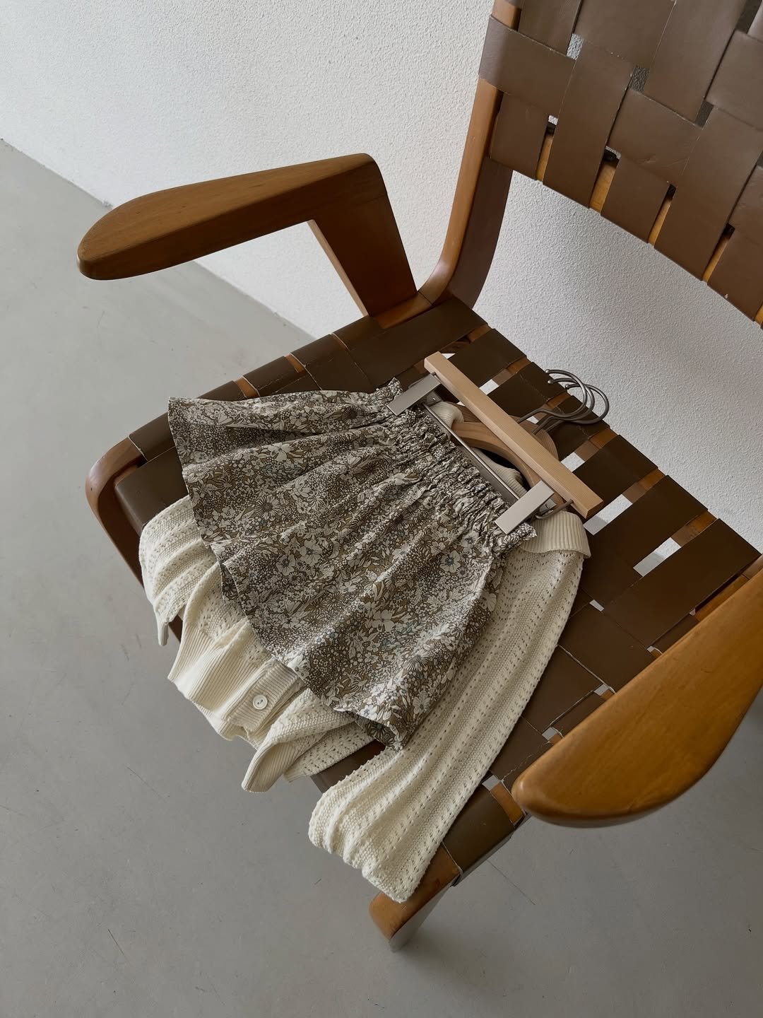 Photo by 마망블랑 mamanblanc on April 27, 2026. May be an image of crochet, armchair, deck chair, chair, rocking chair and text.