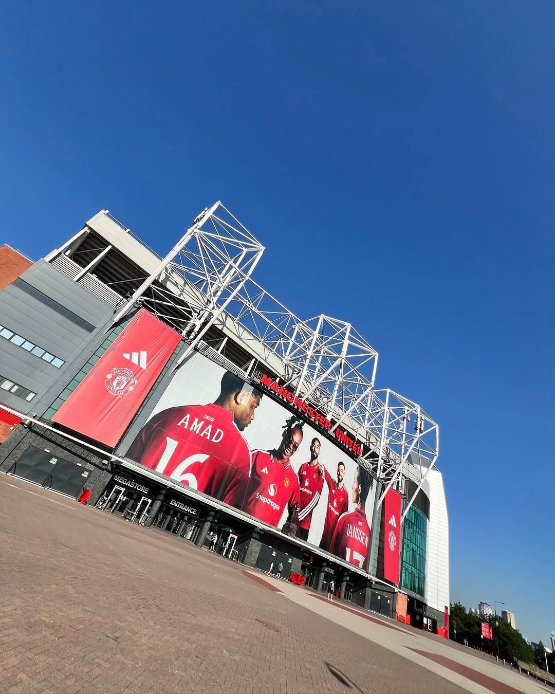 manchesterunitedfoundation 게시물 이미지: Good morning from Ⓜ️1️⃣6️⃣

☀️🏟️
