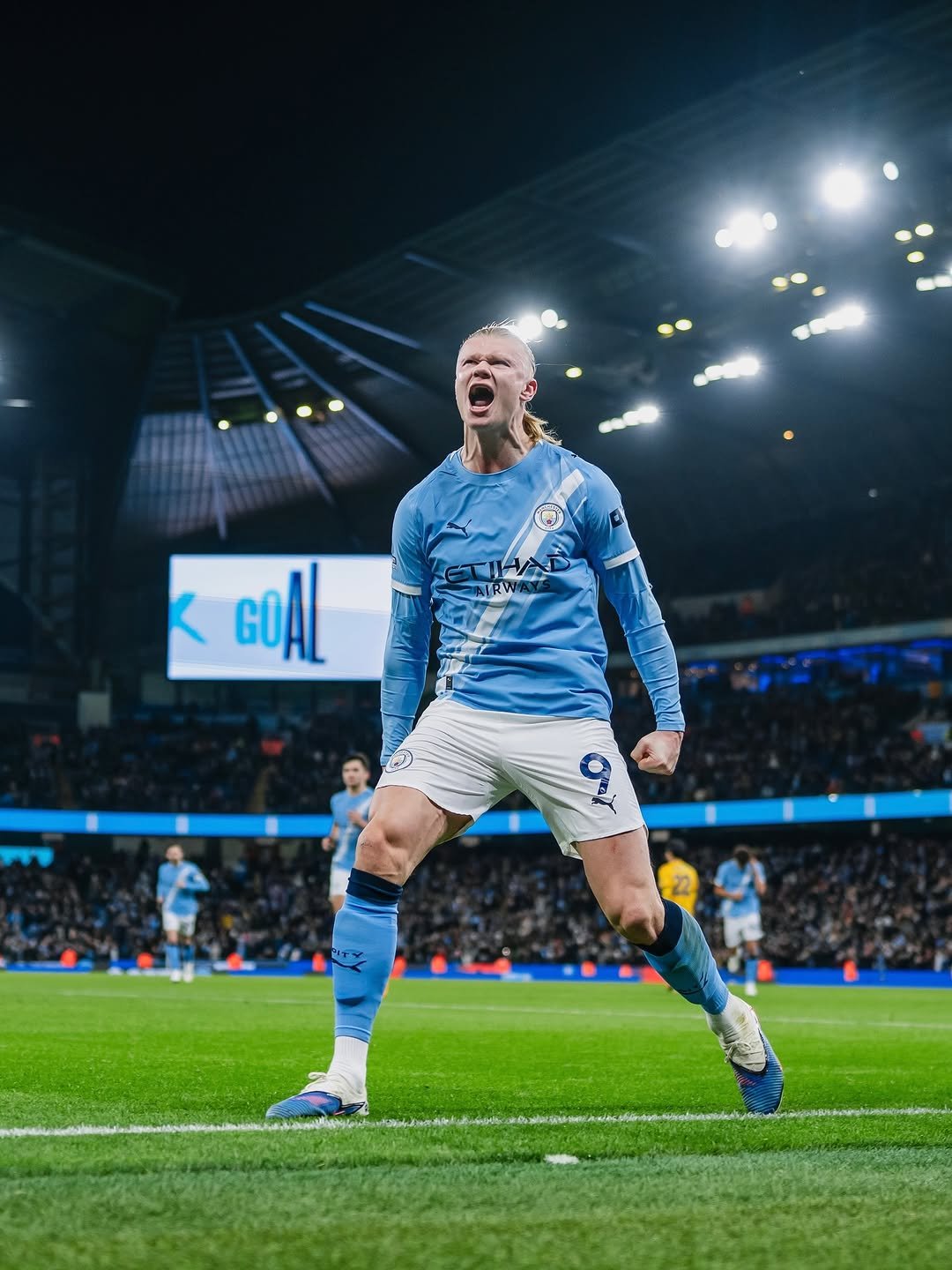 Photo by Manchester City in Etihad Stadium with @erling. May be an image of football, soccer, stadium and text that says 'K GOAL 9'.