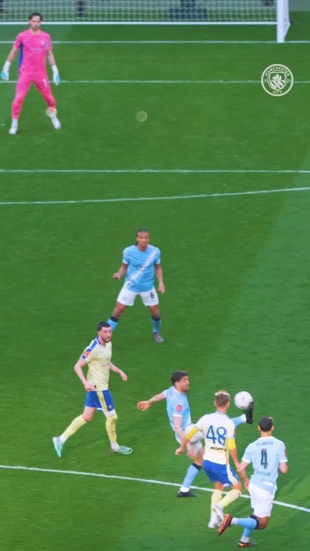 mancity 게시물 이미지: Touch, @mateokovacic8 😮‍💨

🤝 @revolut